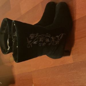 Used black suade ladies 👢 Lauren 10W leather upper. Balance